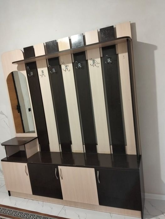 Продам вешалку в прихожую