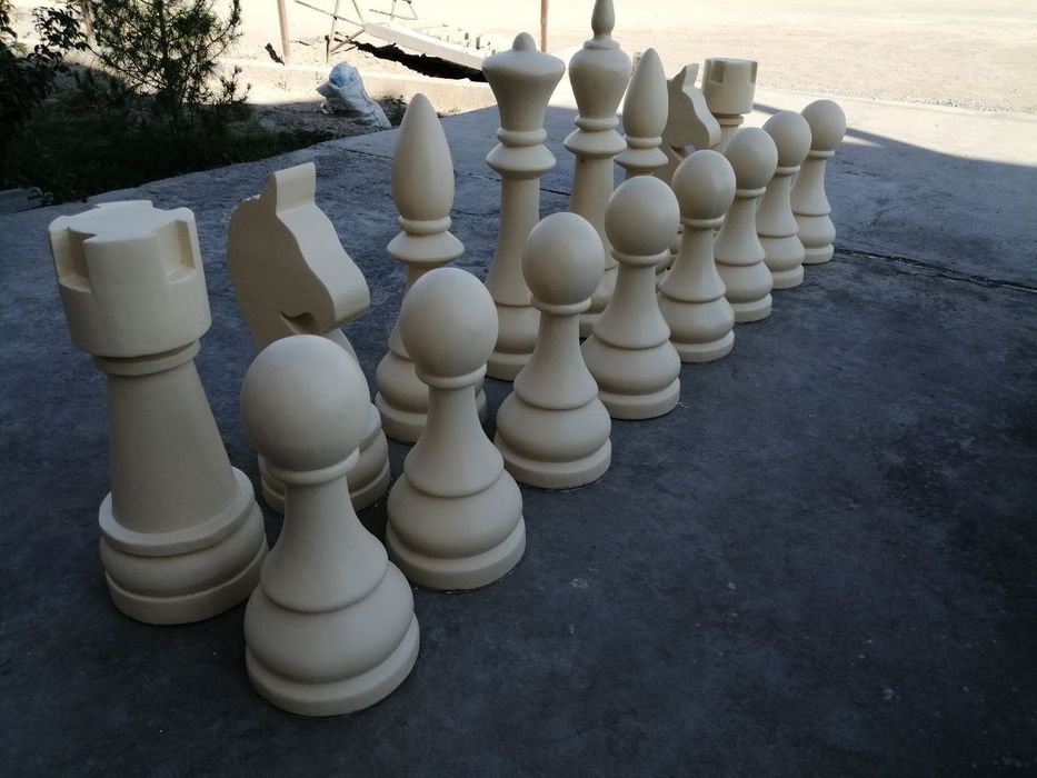 Шахматные фигуры больше