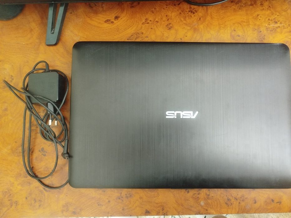 Ноутбук ASUS X550SA