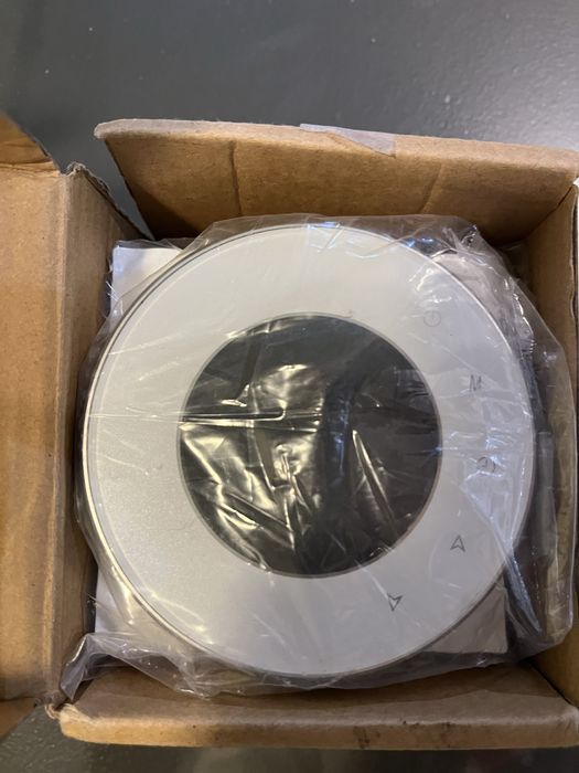 Wi fi термостат за вграден монтаж