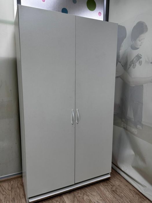 Продам шкаф белый