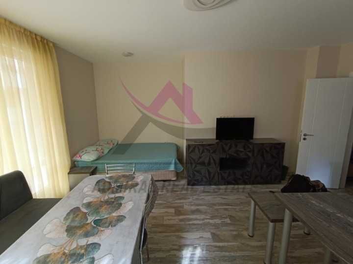 Двустаен -обзаведен -Зимно кино