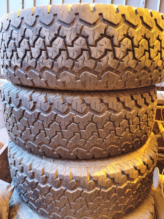Продам комплект дисков с шинами Maxxis At