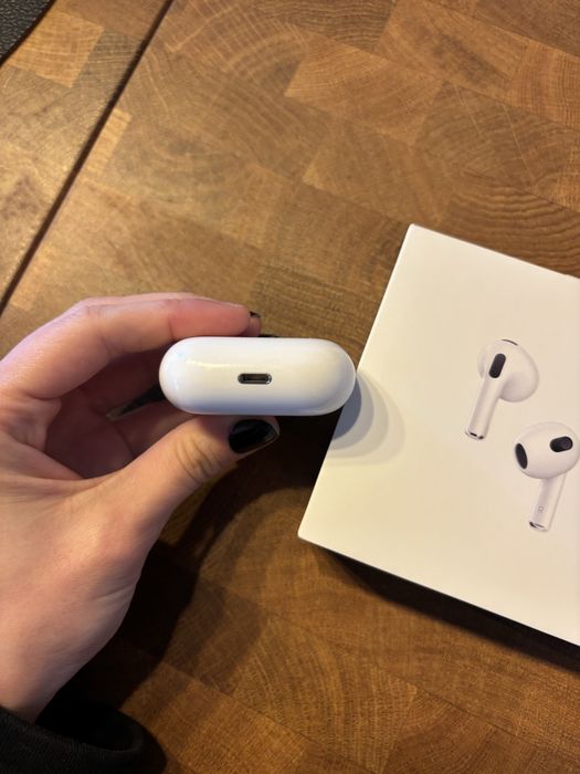 Airpods gen 3 MagSafe Charging Case