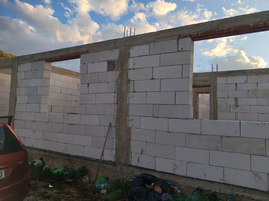 Teren cu casa in constructie