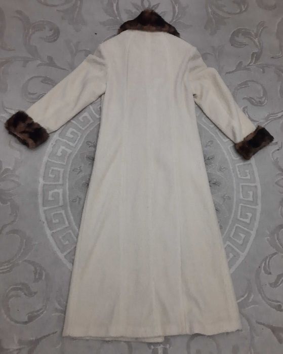 Palton dama bej / Palton dama negru 120 lei fiecare