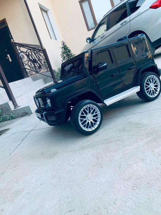 Машина для детей в хорошем состоянии