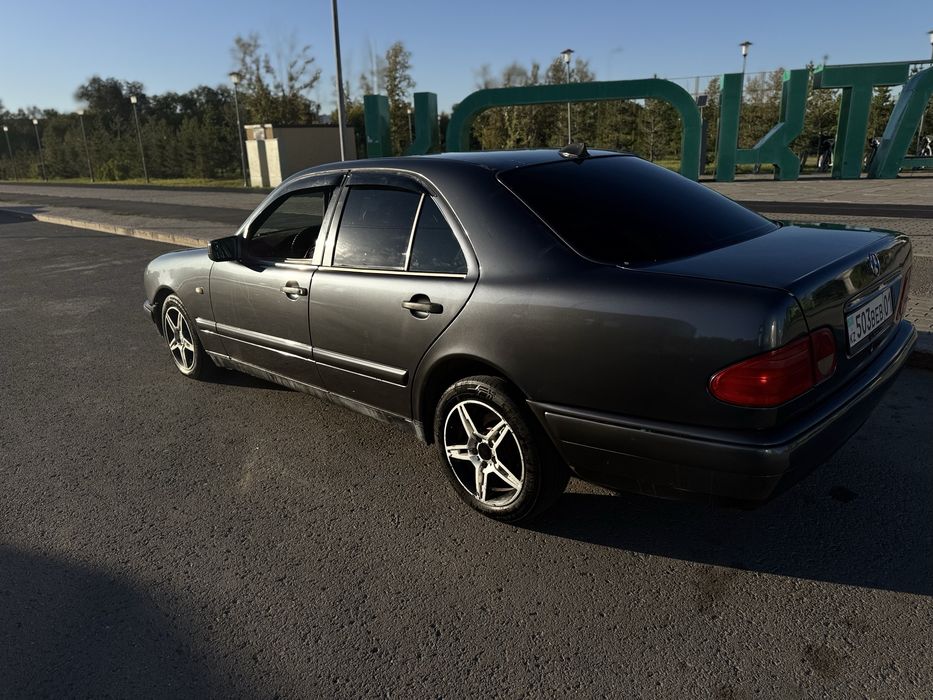Продам мерседес W210 в хорошем состояний