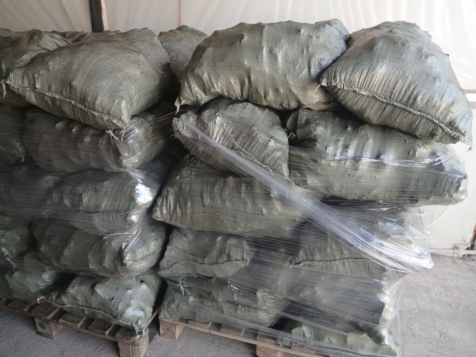 Продам уголь в мешках.