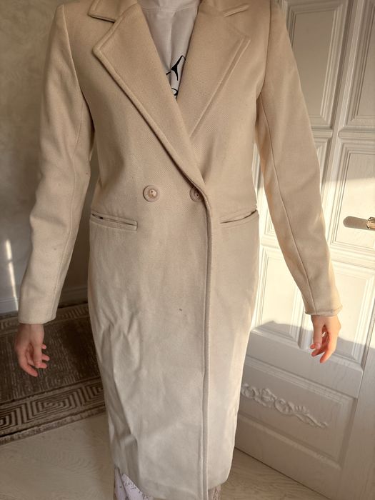 Пальто молочного цвета