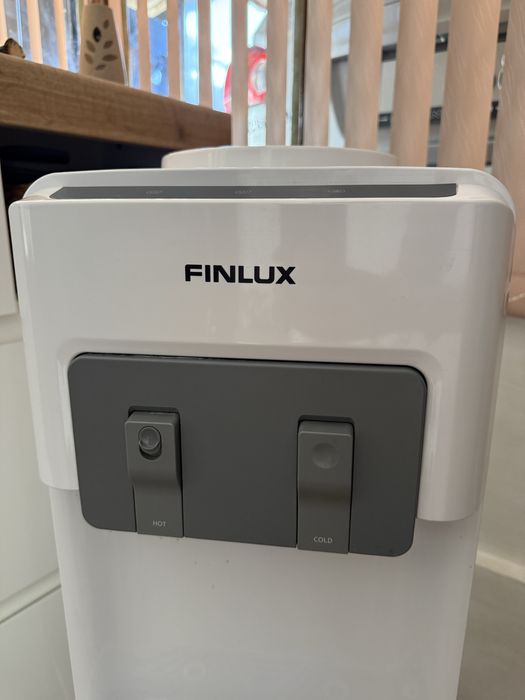 Продавам диспенсър за вода