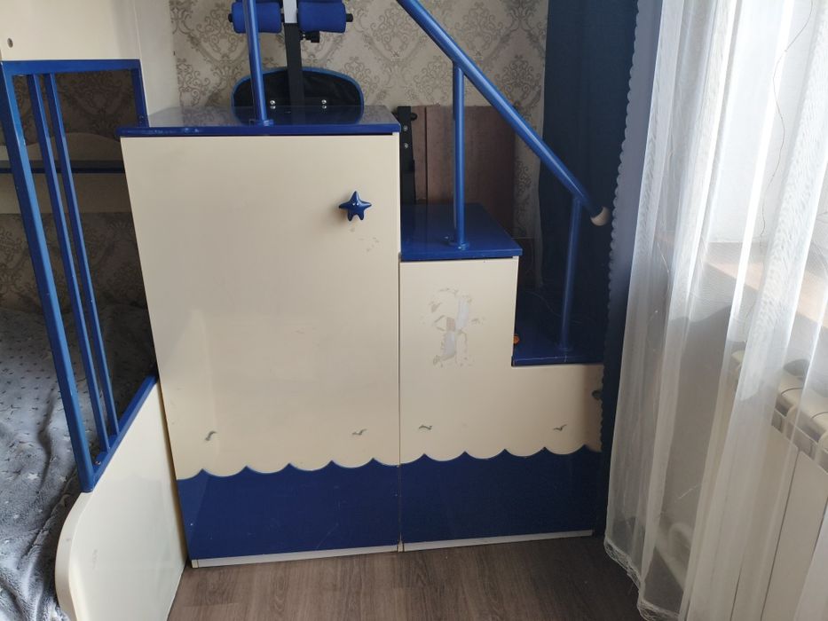 Двухъярусная кровать