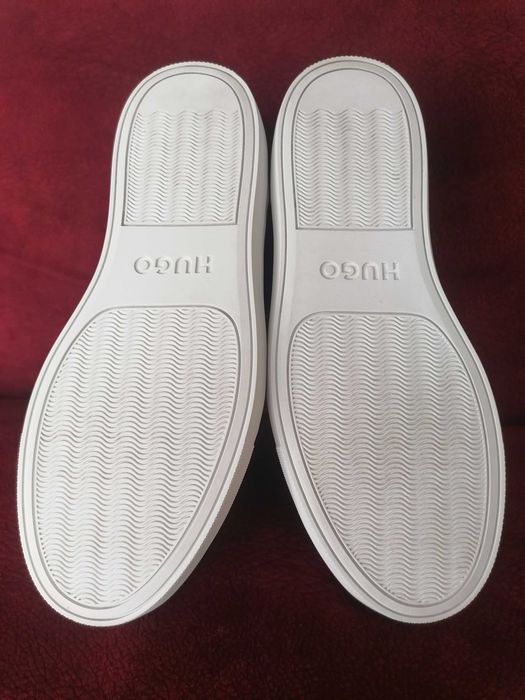 ADIDASI HUGO BOSS - PANTOFI SPORT TENESI SNEAKERSI piele ecologica model Morrie Tenn Alb casual elegant, marimea 39 dar e 40, noi in cutie - ORIGINALI