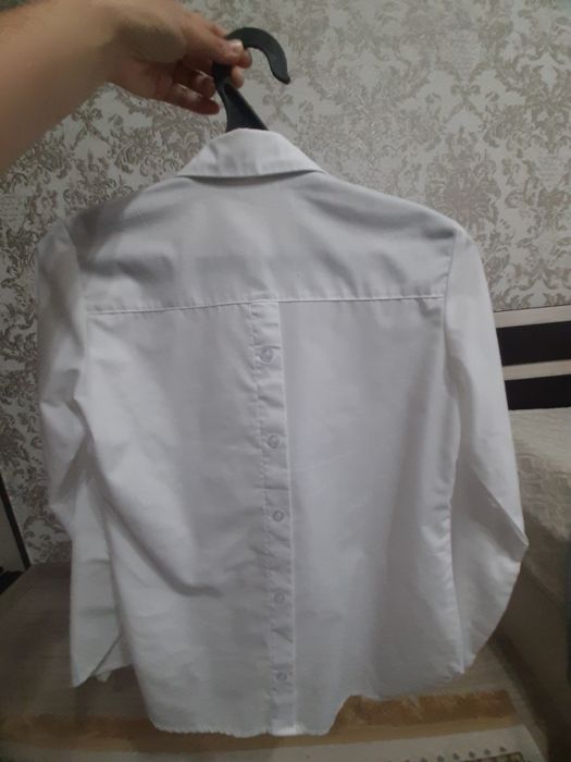 Продам рубашку белую