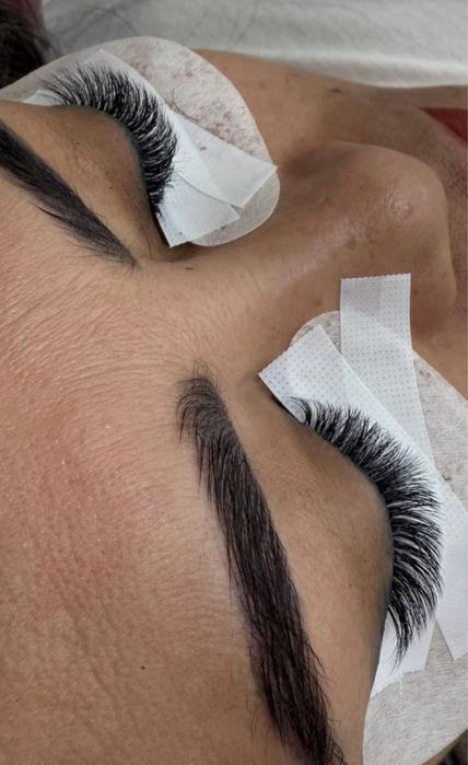 Stilist.lashmeker.brows