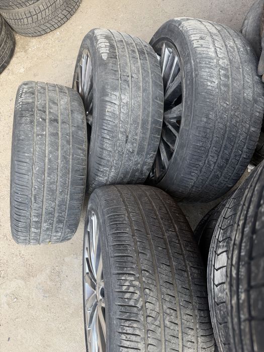 Покрышка 245/40/19