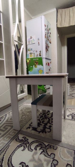 Продам детский стол со стульчиком .