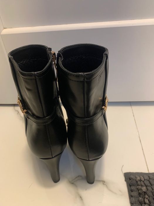 Pantofi cu toc vand urgent!!