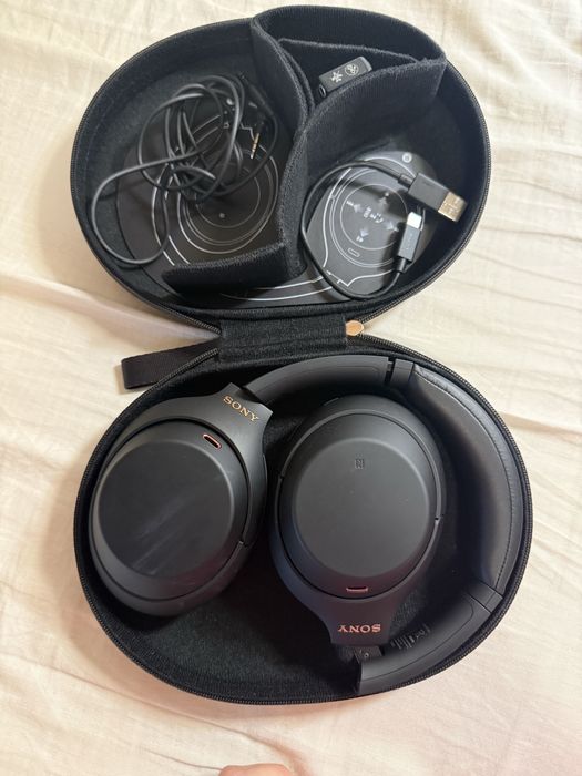 Sony WH-1000XM4 bluetooth слушалки