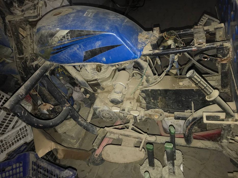 Eldosh mototsikl 200 kub matori ishlaydi balonlari bor zapchastga