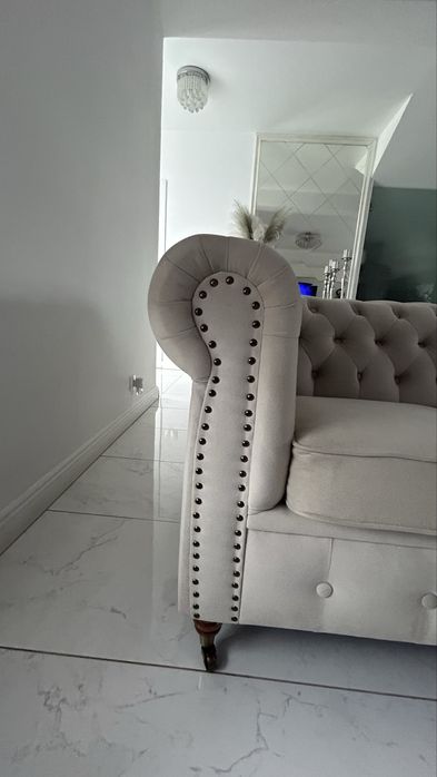 Vand 2 canapele de 3 locuri fiecare , in stare foarte buna