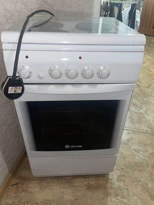 Продам Эл Плиту DeLuxe. 20000