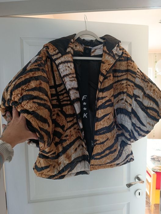 Дамски елек с качулка