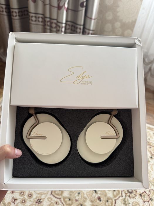 Продается наушник в хорошем состоянии