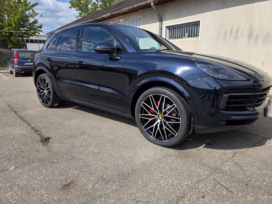Jante noi Porsche Cayenne R22 in doua latimi