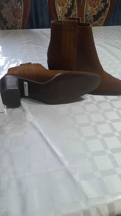 Продается новые полусапожки MNG замшивые 38 раз привезеные из турции