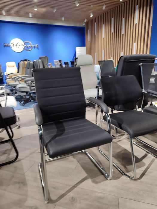 Офисное кресло для посетителей модель Дельгадо