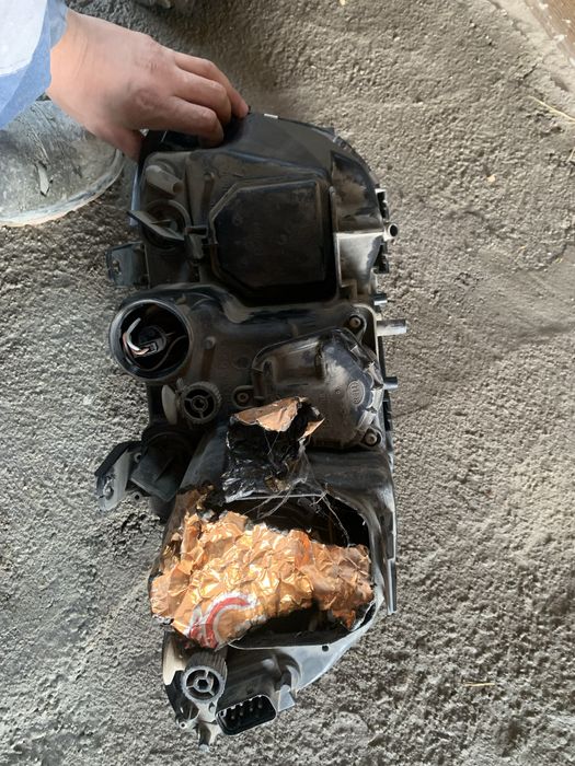 Фара на BMW 730 лонг 2005 года