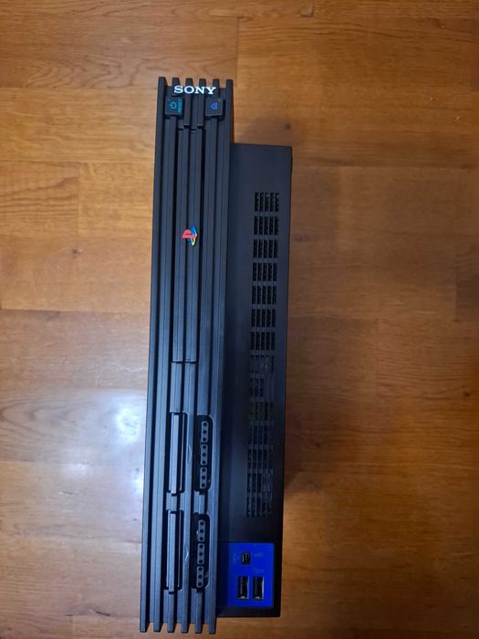 Продавам PlayStation 2 с FMCB, контролер и 4 игри