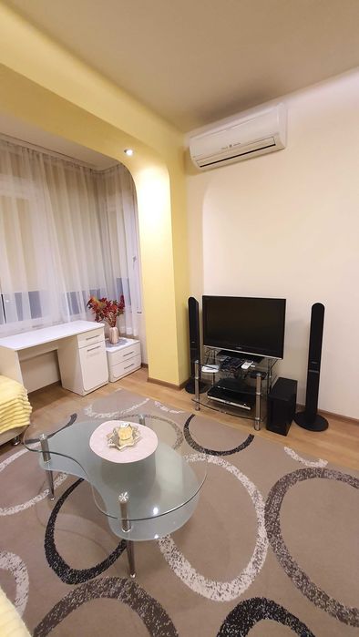 Дава се под наем Тристаен апартамент в София, Лозенец - 75 кв.м за 1047.03 € - Снимка #2