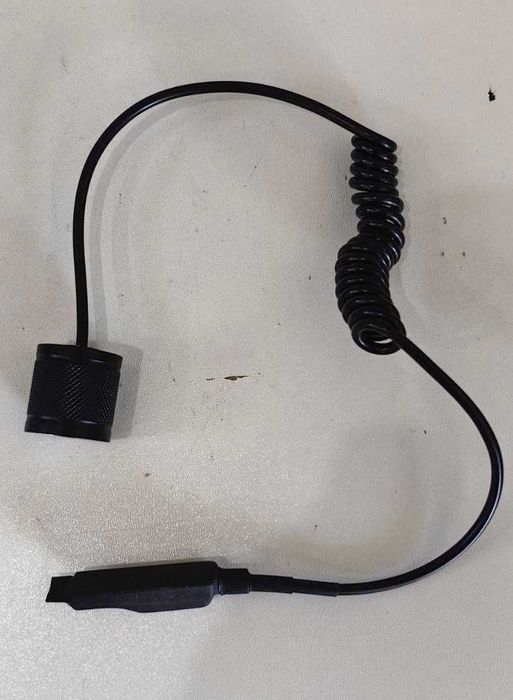 ПРОМОЦИЯ!!! Мощен LED ФЕНЕР със Стойка, Изнесен Спусък и Две Зарядни.