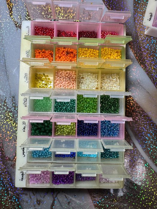 Бисер с контейнерами