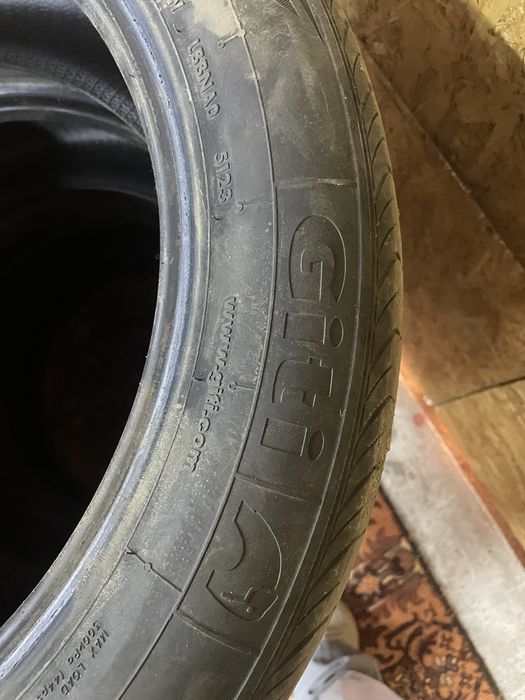 Продам резину б/у 215/55R18 летняя