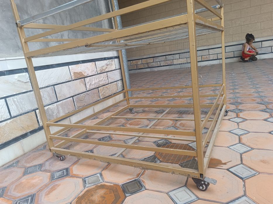 Savdo uchun qulay stol