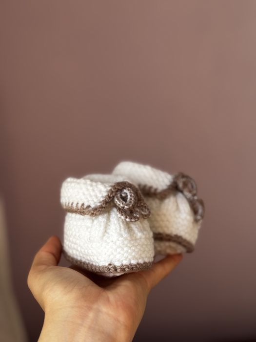 Детские вязаные пинетки