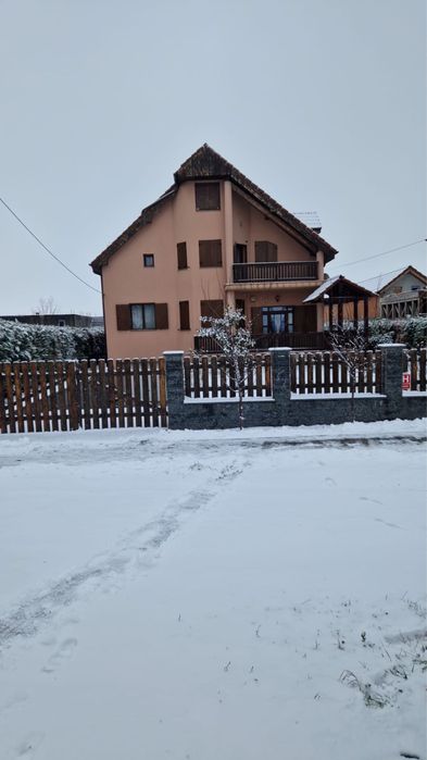 Vand casa in stare foarte buna