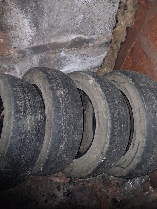 Продам резину 225/65/17