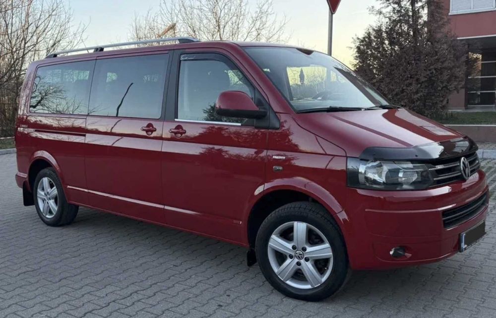 DE INCHIRIAT duba Vw Caravelle 8+1 locuri (se conduce cu categoria B)