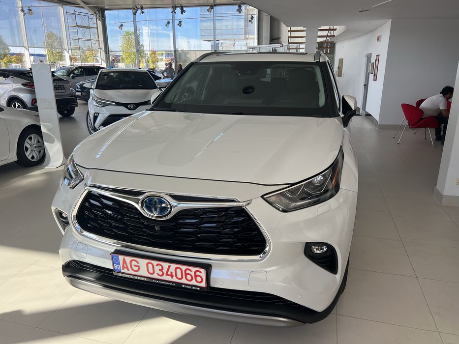 Toyota Highlander 2,5 Hibrid AWD Luxury Pearly