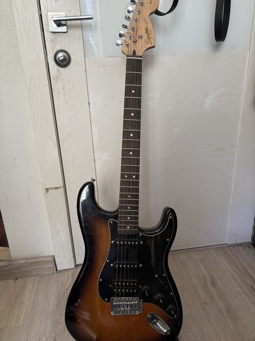 СРОЧНО! Продаю гитару fender squier affinity stratocaster