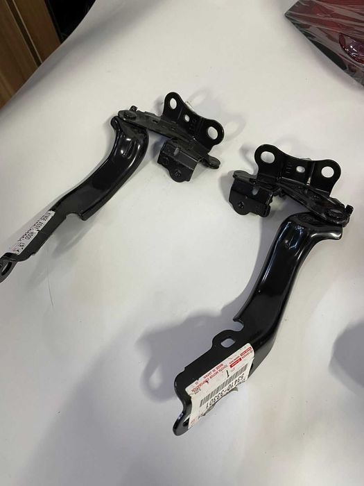 Петля капота оригинал CAMRY 70