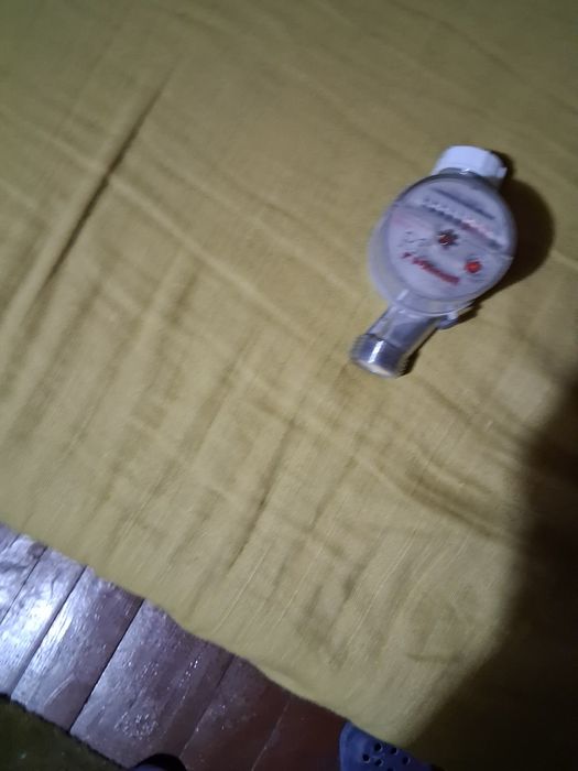 Продавам водомер за топла вода