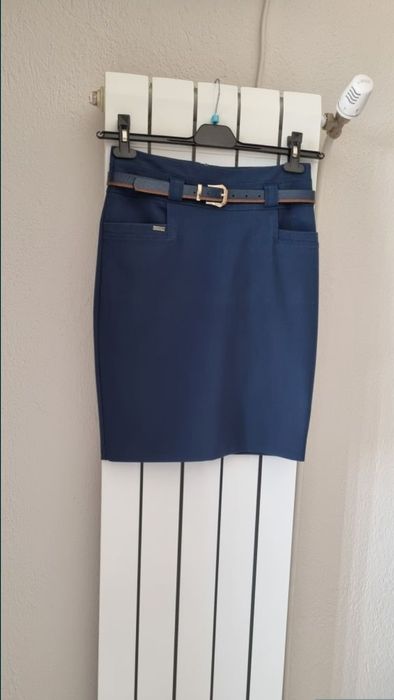 Елегантна дамска пола с коланче