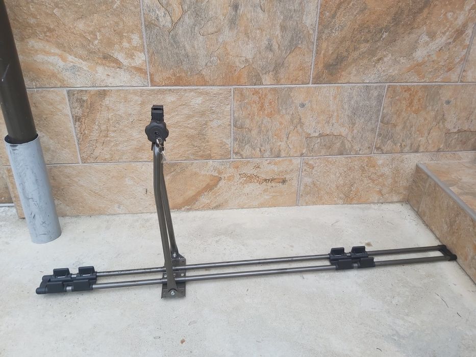 Vând suport auto pentru biciclete