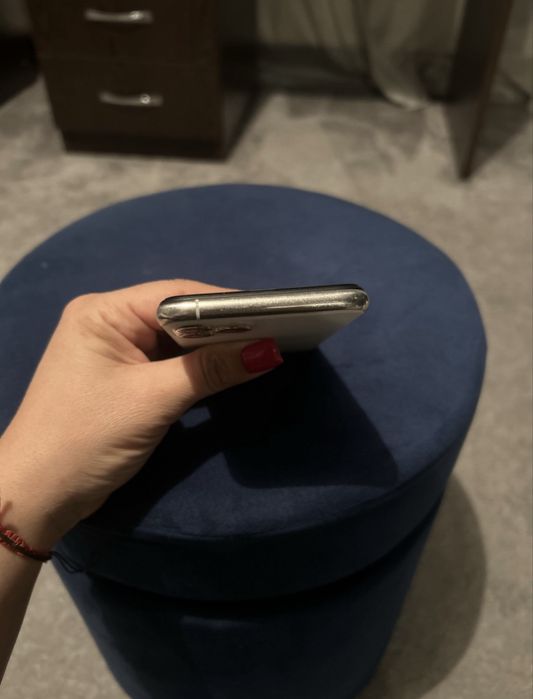 iPhone 11pro бял мат, без никакви забележки. Предлагам  го с два калъфа, чисто нов стъклен протектор  и оригиналната кутия.