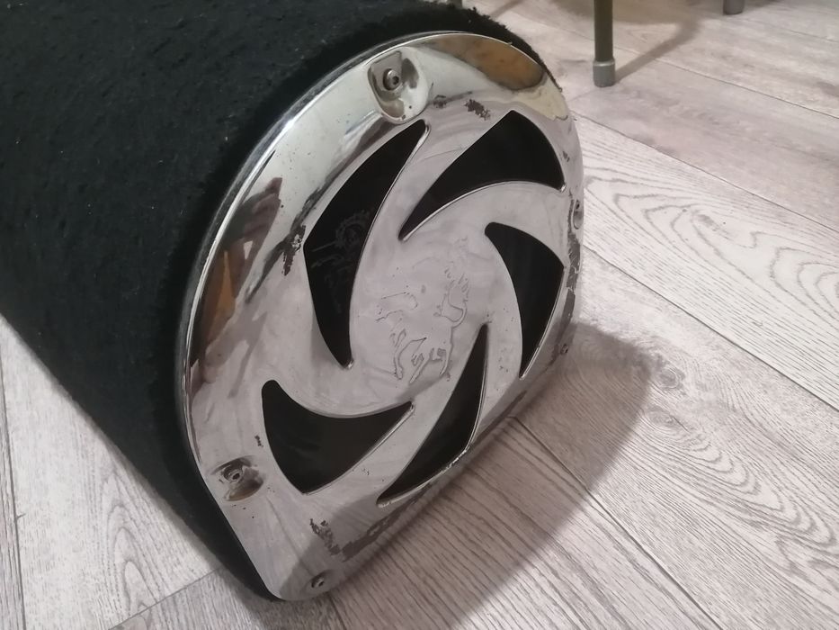 Продам сабвуфер.
